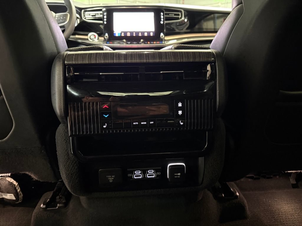 Certified 2022 Jeep Wagoneer Series III w/ Premium Group I AWD/4WD image 27