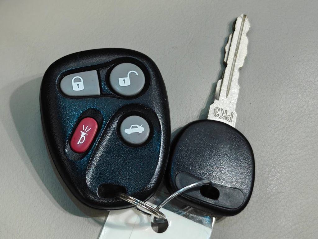 Used 2003 Cadillac De Ville DTS w/ Premium Luxury Package FWD image 13