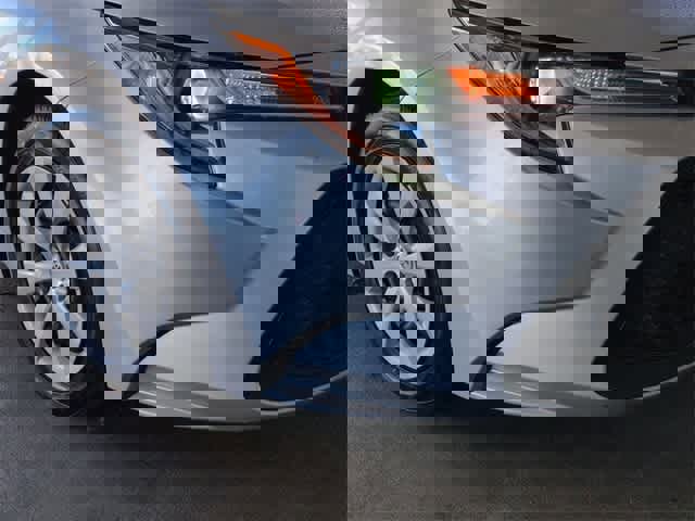 Used 2022 Toyota Corolla LE image 11