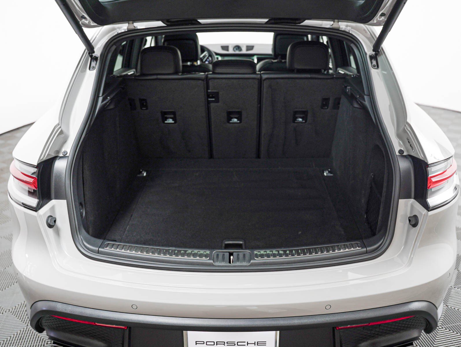 Certified 2026 Porsche Macan S AWD/4WD image 25