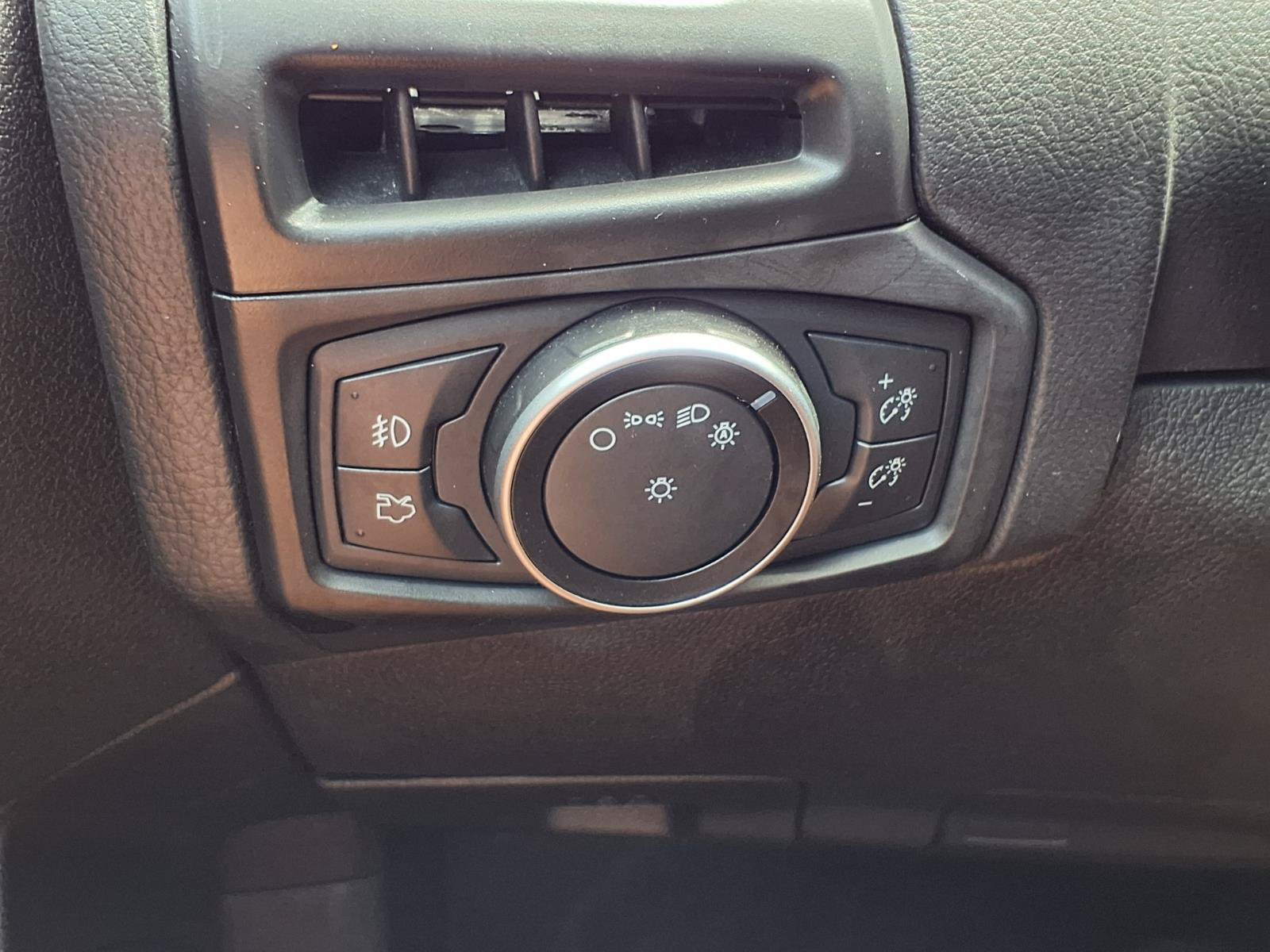 Used 2018 Ford Focus Titanium FWD image 11