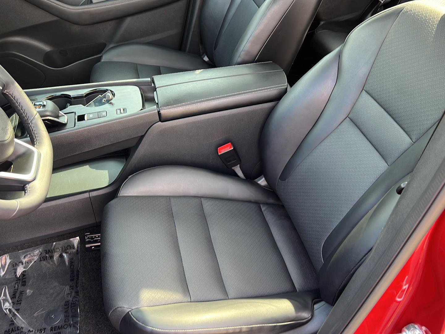 Used 2024 Nissan Rogue SV w/ SV Premium Package image 30