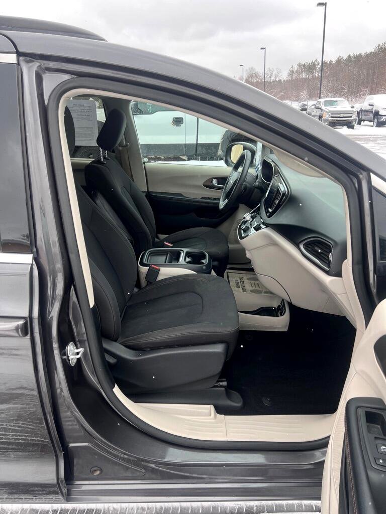 Used 2017 Chrysler Pacifica Touring Plus image 15