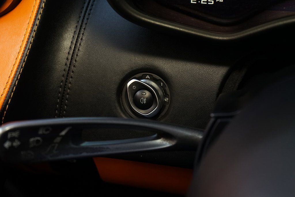 Used 2018 McLaren 570S Spider image 23