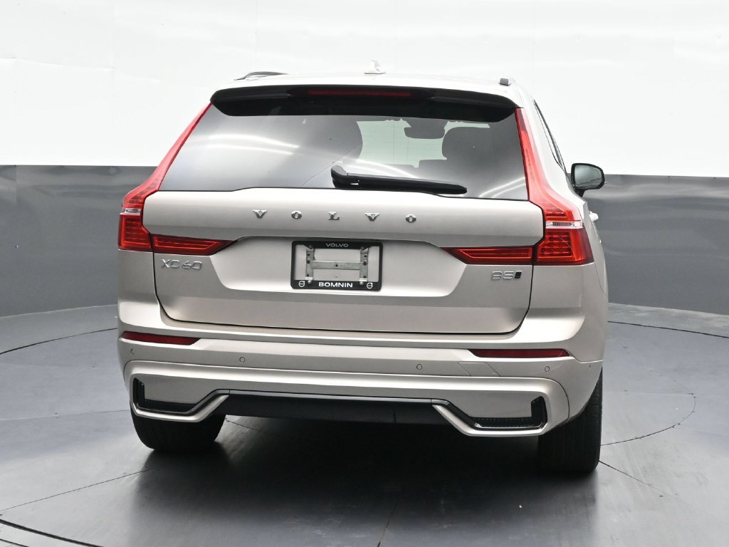 Certified 2024 Volvo XC60 B5 Plus AWD/4WD image 4