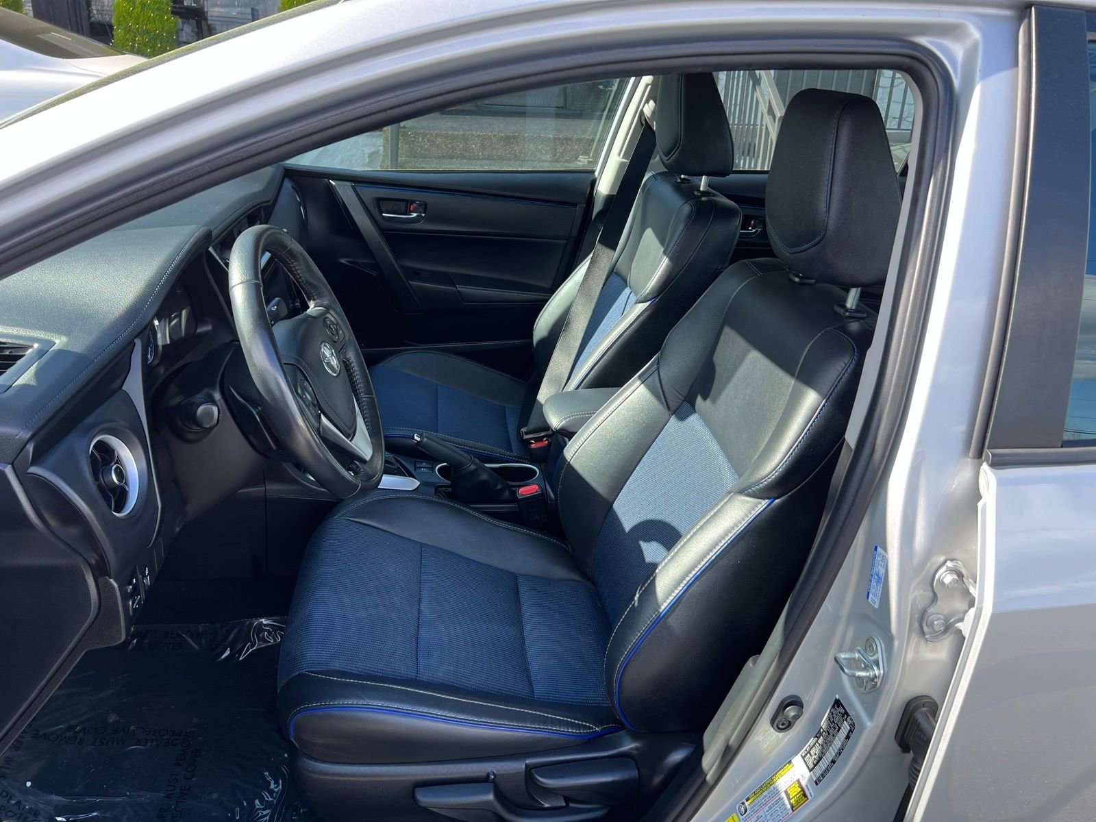 Used 2017 Toyota Corolla SE w/ Carpet Mat Package (TMS) FWD image 16