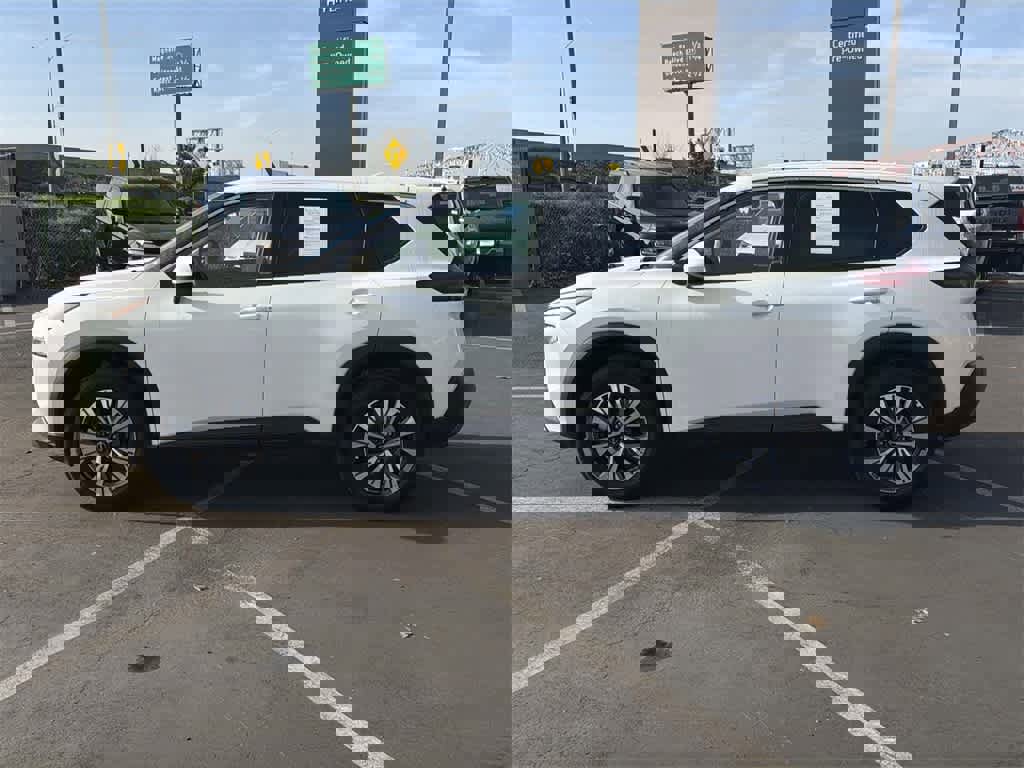 Used 2023 Nissan Rogue SV image 7