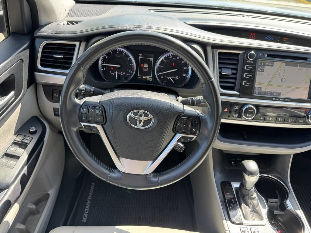 Used 2017 Toyota Highlander XLE image 27