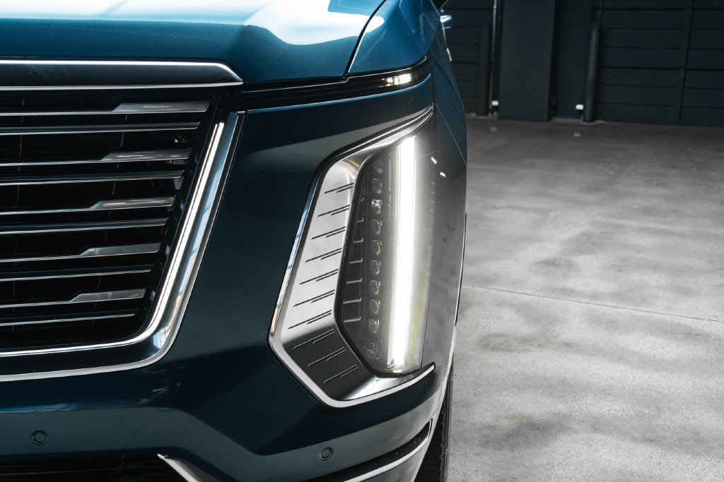 Used 2025 Cadillac Escalade Premium Luxury Platinum AWD/4WD image 3