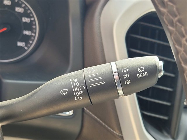 Used 2023 GMC Acadia SLT image 17