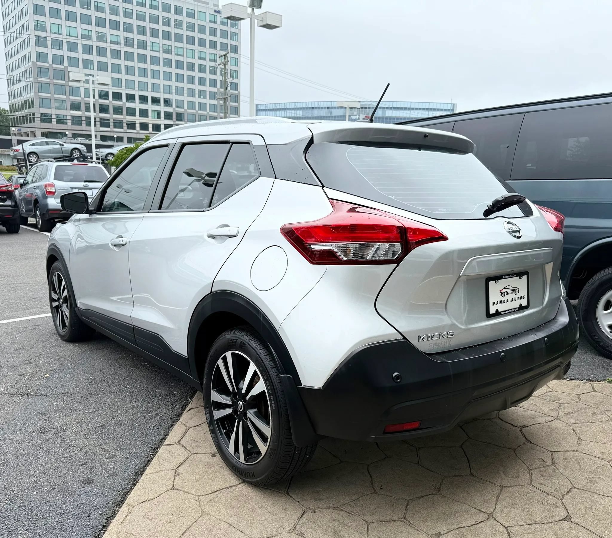 Used 2020 Nissan Kicks SV FWD image 5
