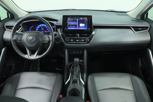 Used 2022 Toyota Corolla Cross XLE image 11