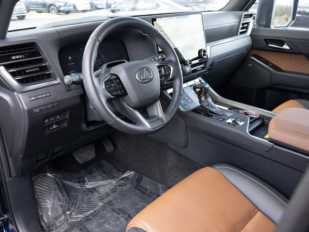 Used 2024 Lexus GX 550 w/ Accessory Package (2T) image 2