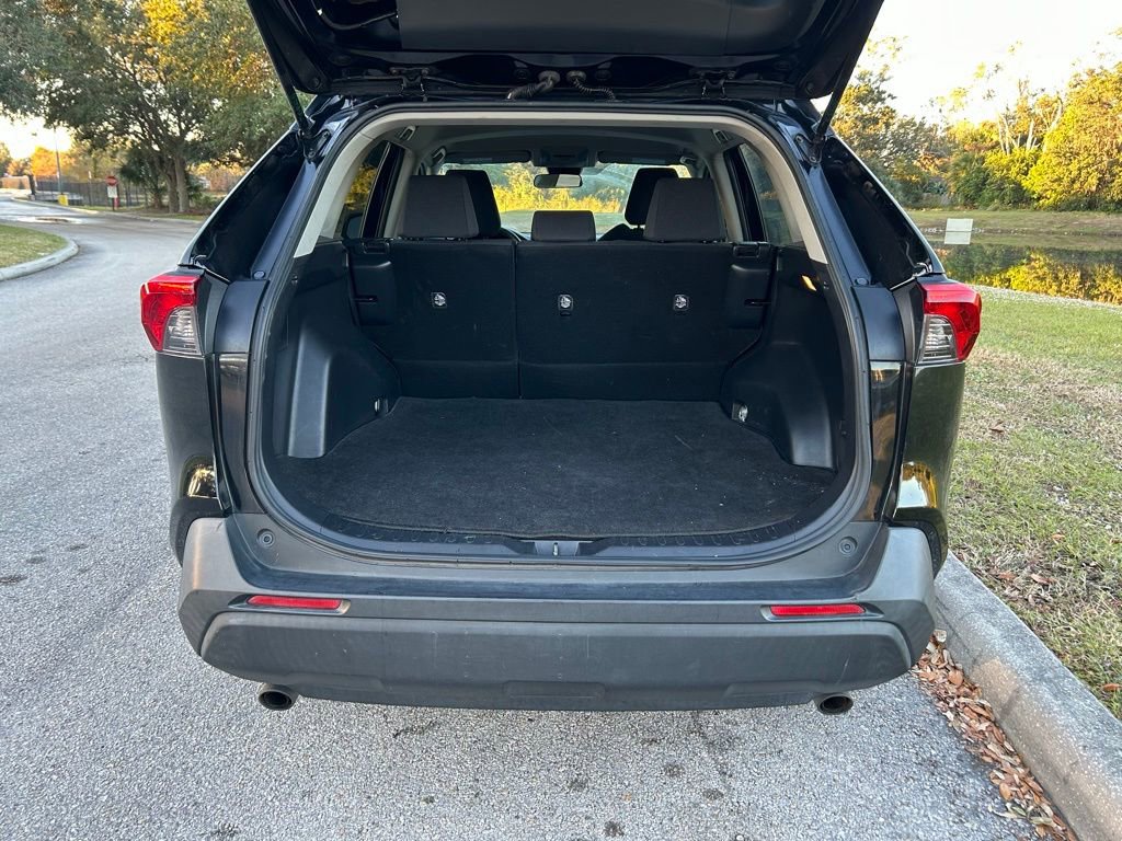 Used 2020 Toyota RAV4 LE image 10