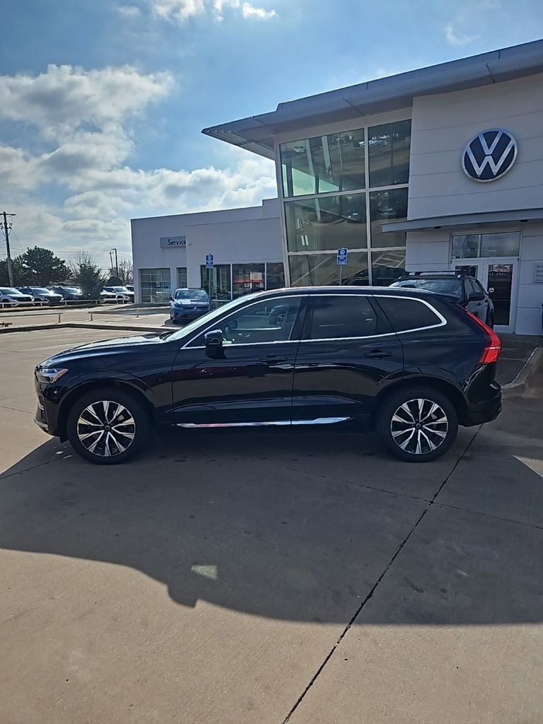 Used 2023 Volvo XC60 B5 Plus FWD image 8