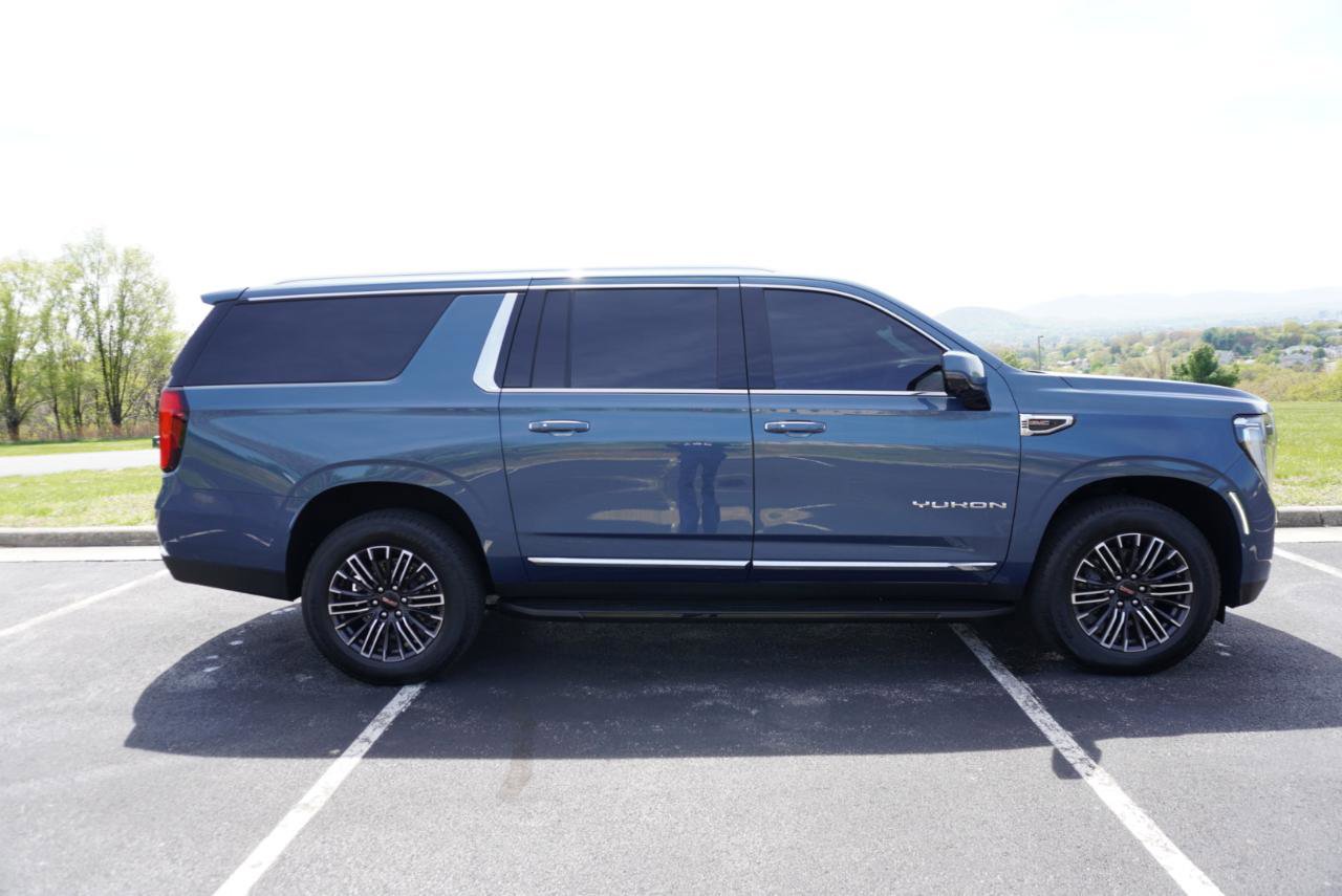 Used 2026 GMC Yukon XL Elevation w/ Elevation Premium Package AWD/4WD image 17
