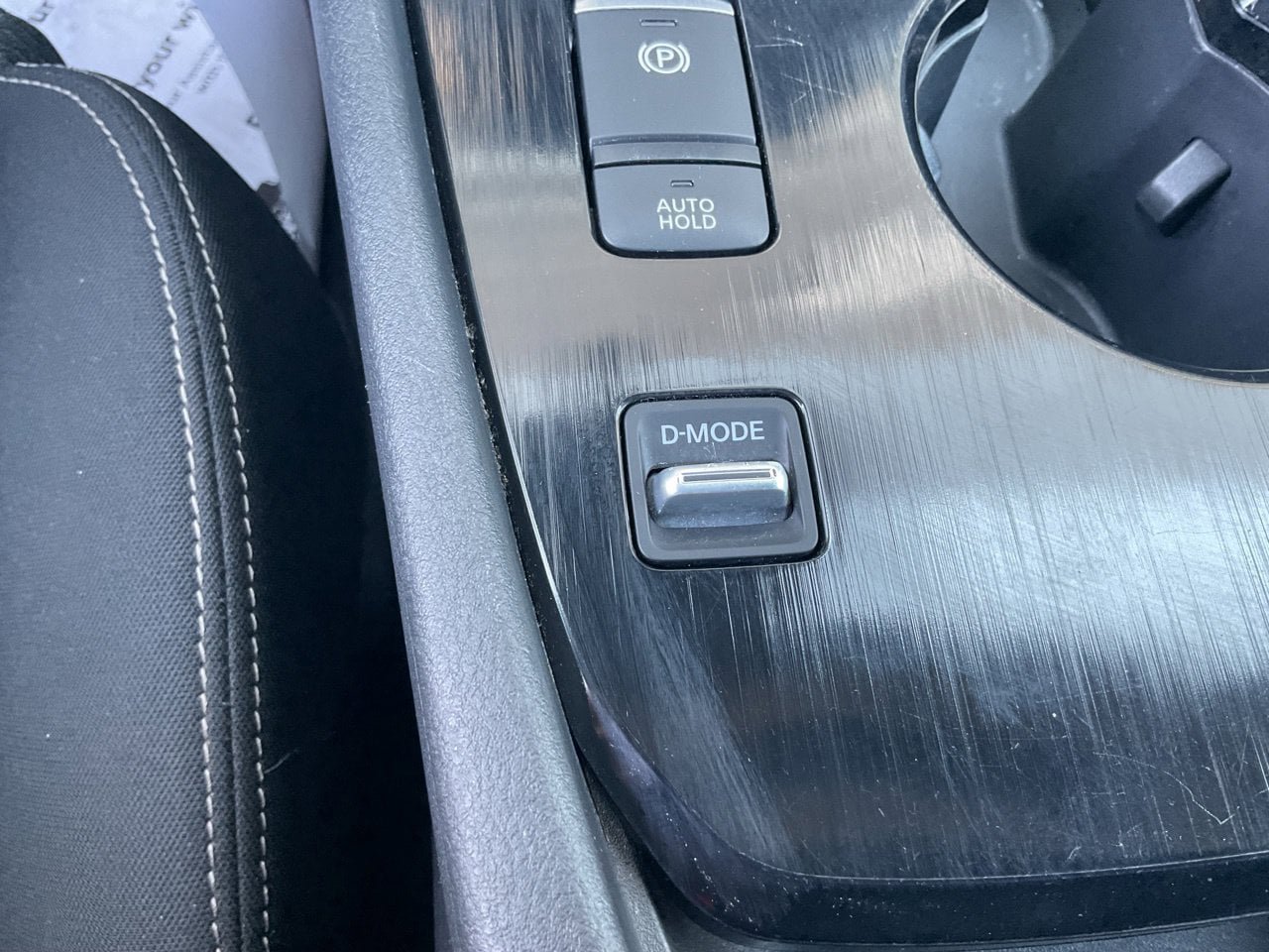 Used 2025 Nissan Rogue SV FWD image 25