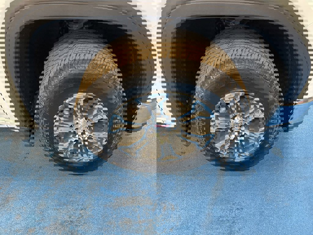 Certified 2025 GMC Sierra 1500 SLT image 3