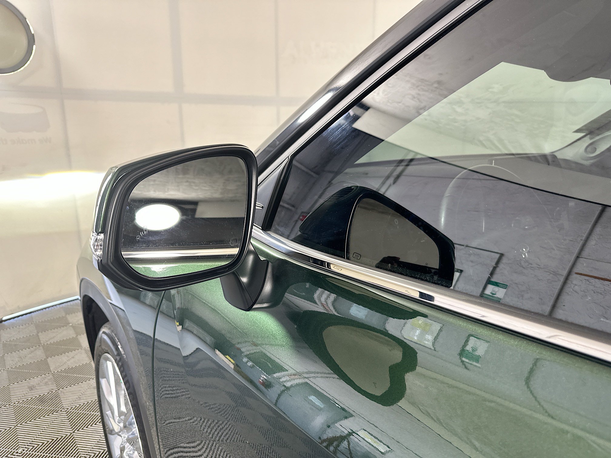Used 2024 Toyota Highlander Limited FWD image 10