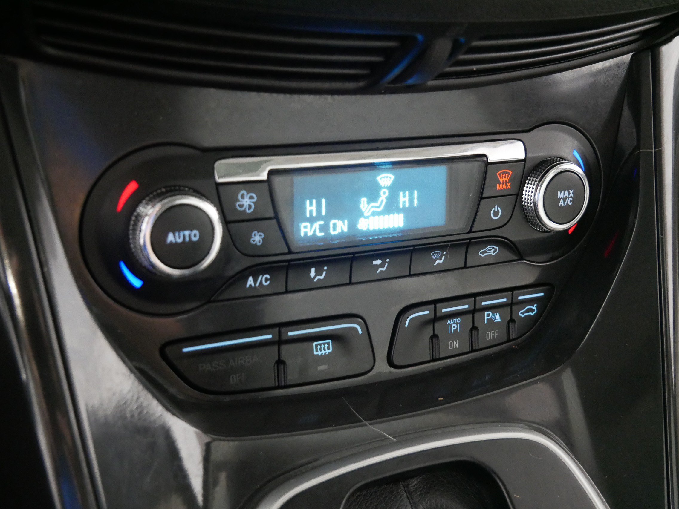 Used 2014 Ford Escape Titanium w/ Equipment Group 401A AWD/4WD image 23