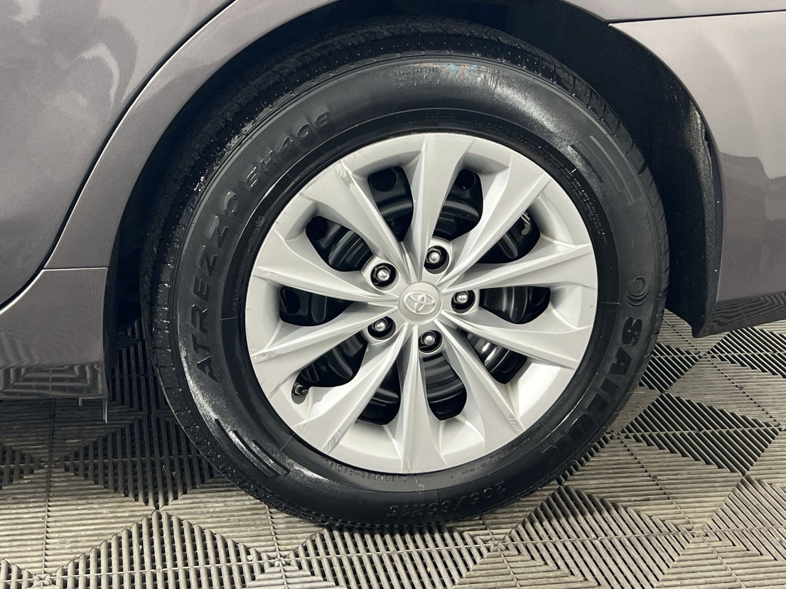 Used 2016 Toyota Camry LE image 11