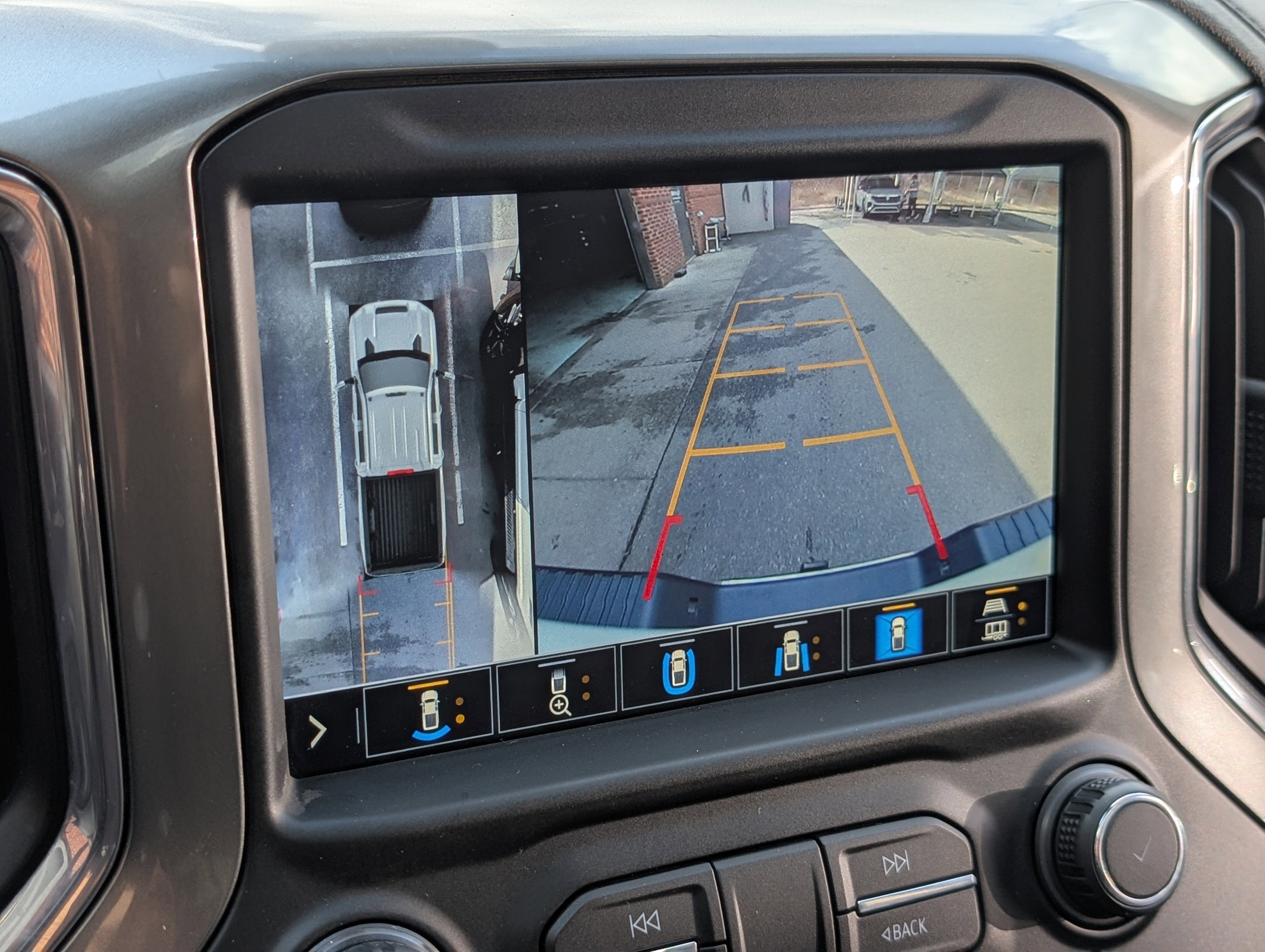 Used 2021 Chevrolet Silverado 2500 LTZ w/ LTZ Premium Package image 28