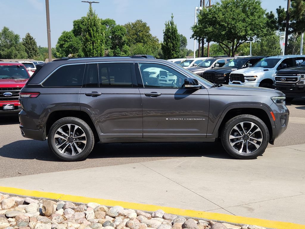 Certified 2022 Jeep Grand Cherokee Overland w/ Luxury Tech Group IV AWD/4WD image 2