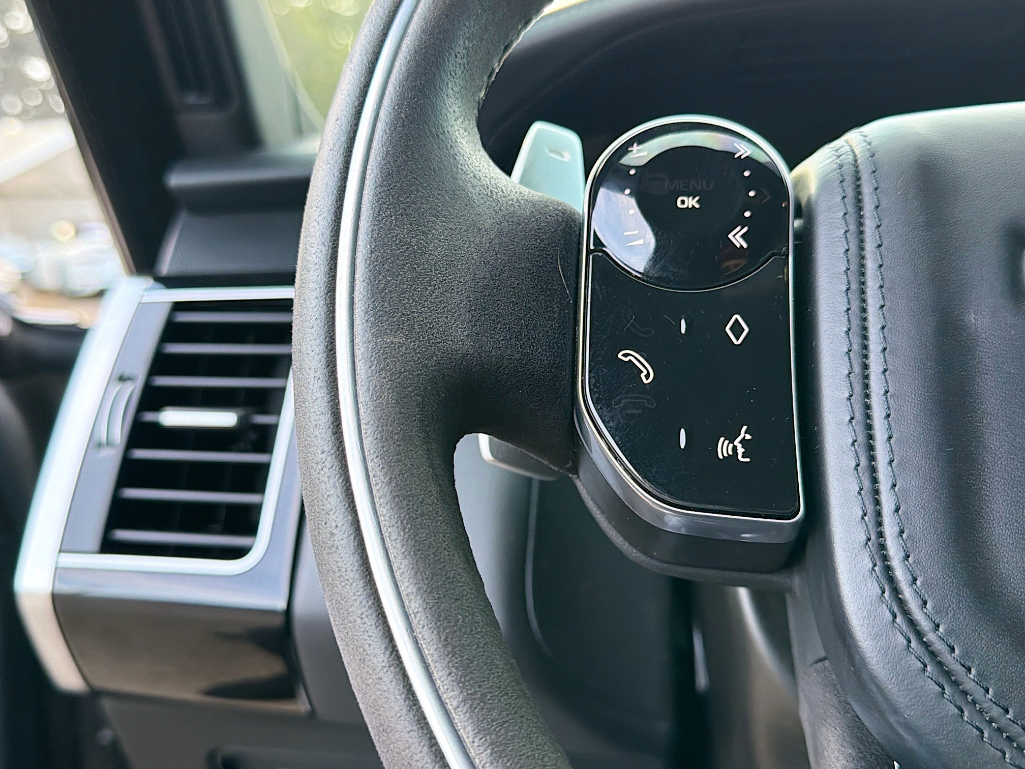 Used 2021 Land Rover Range Rover Sport HST image 37