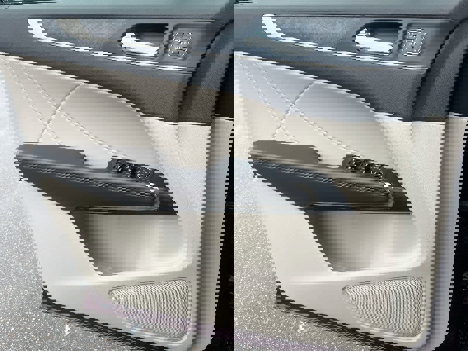 Used 2017 Lincoln MKC Reserve w/ Lincoln MKC Climate Package image 29