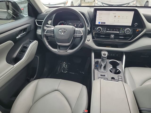 Used 2024 Toyota Highlander XLE image 8