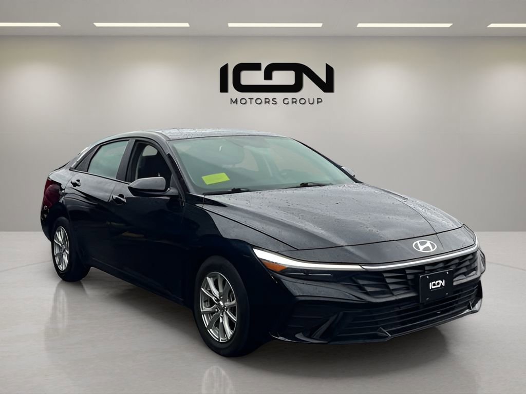 Used 2024 Hyundai Elantra SE FWD image 7