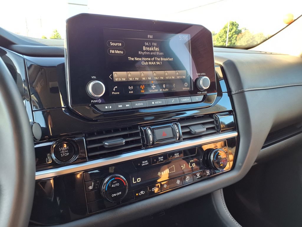 Used 2025 Nissan Pathfinder SV FWD image 26