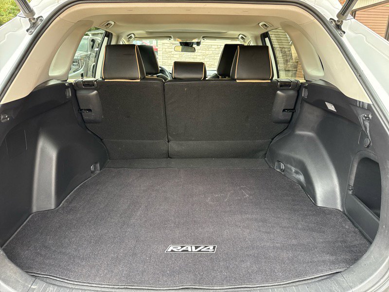 Used 2020 Toyota RAV4 XLE image 20