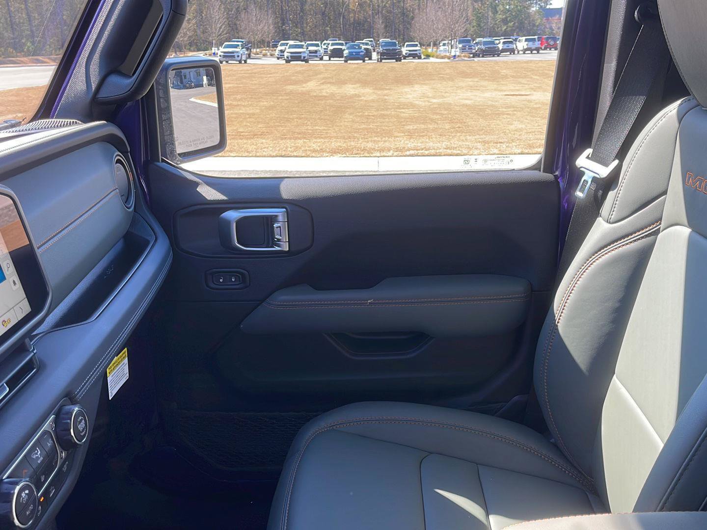 New 2026 Jeep Gladiator Mojave w/ Steel Bumper Group AWD/4WD image 22
