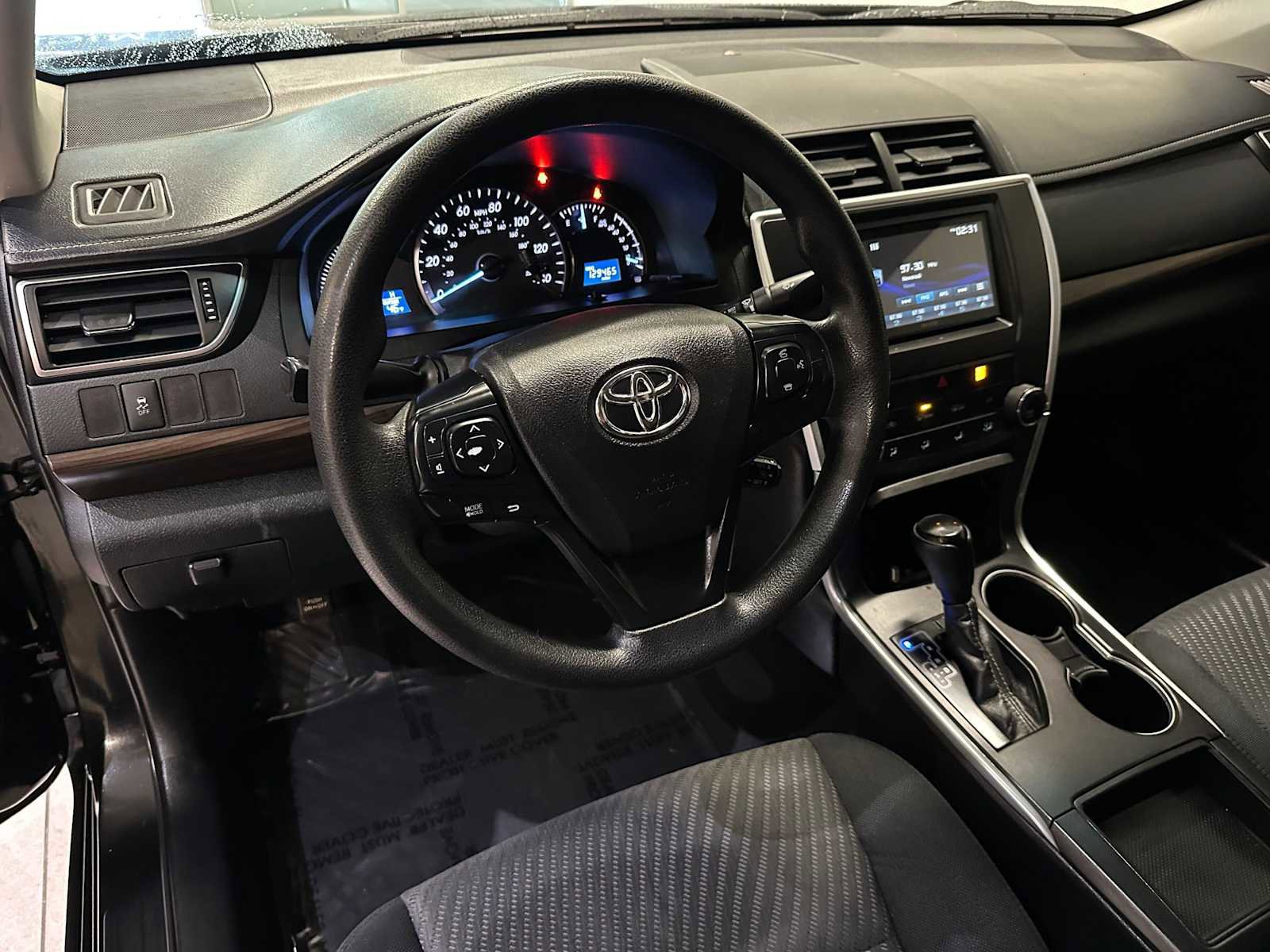 Used 2015 Toyota Camry LE image 2