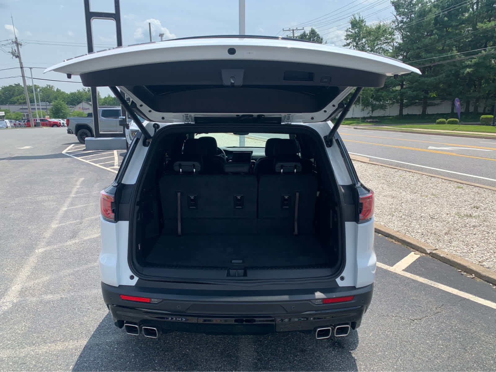 Used 2025 GMC Acadia AT4 AWD/4WD image 5
