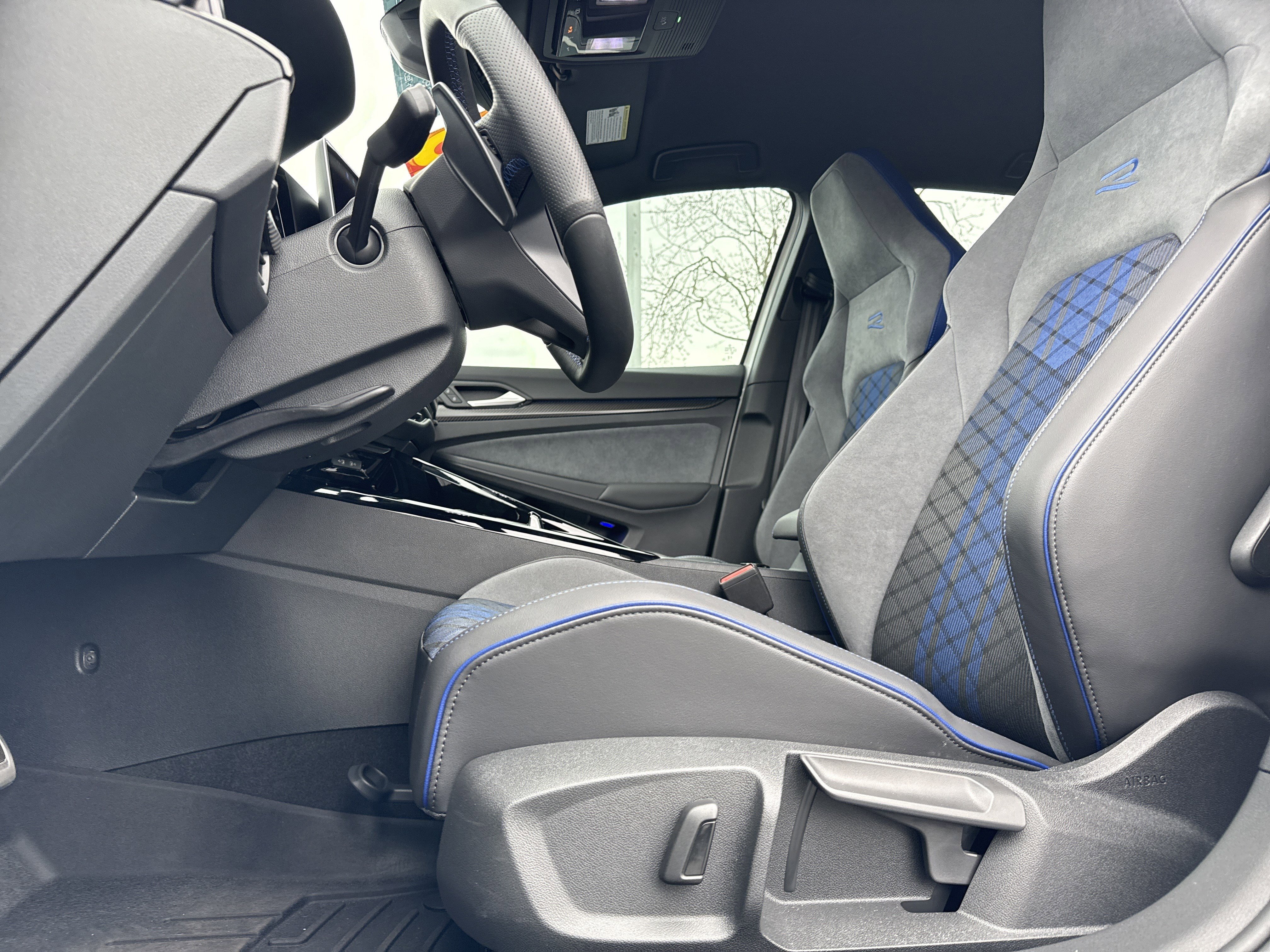 Used 2025 Volkswagen Golf R Black Edition image 16