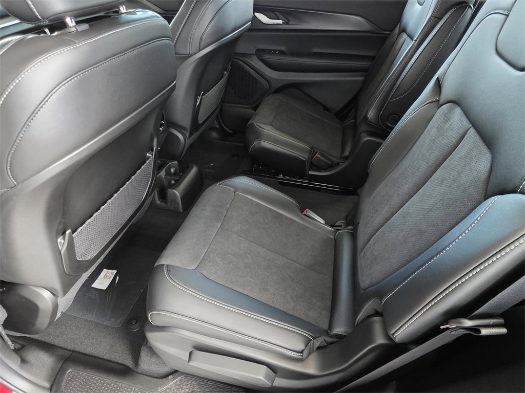 New 2025 Jeep Grand Cherokee L Altitude image 9