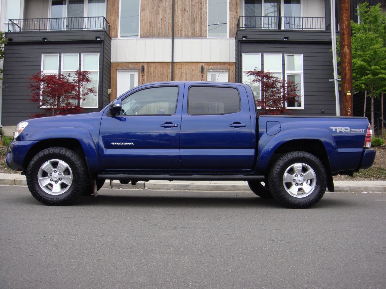 Used 2015 Toyota Tacoma 4x4 Double Cab w/ TRD Sport Package image 1