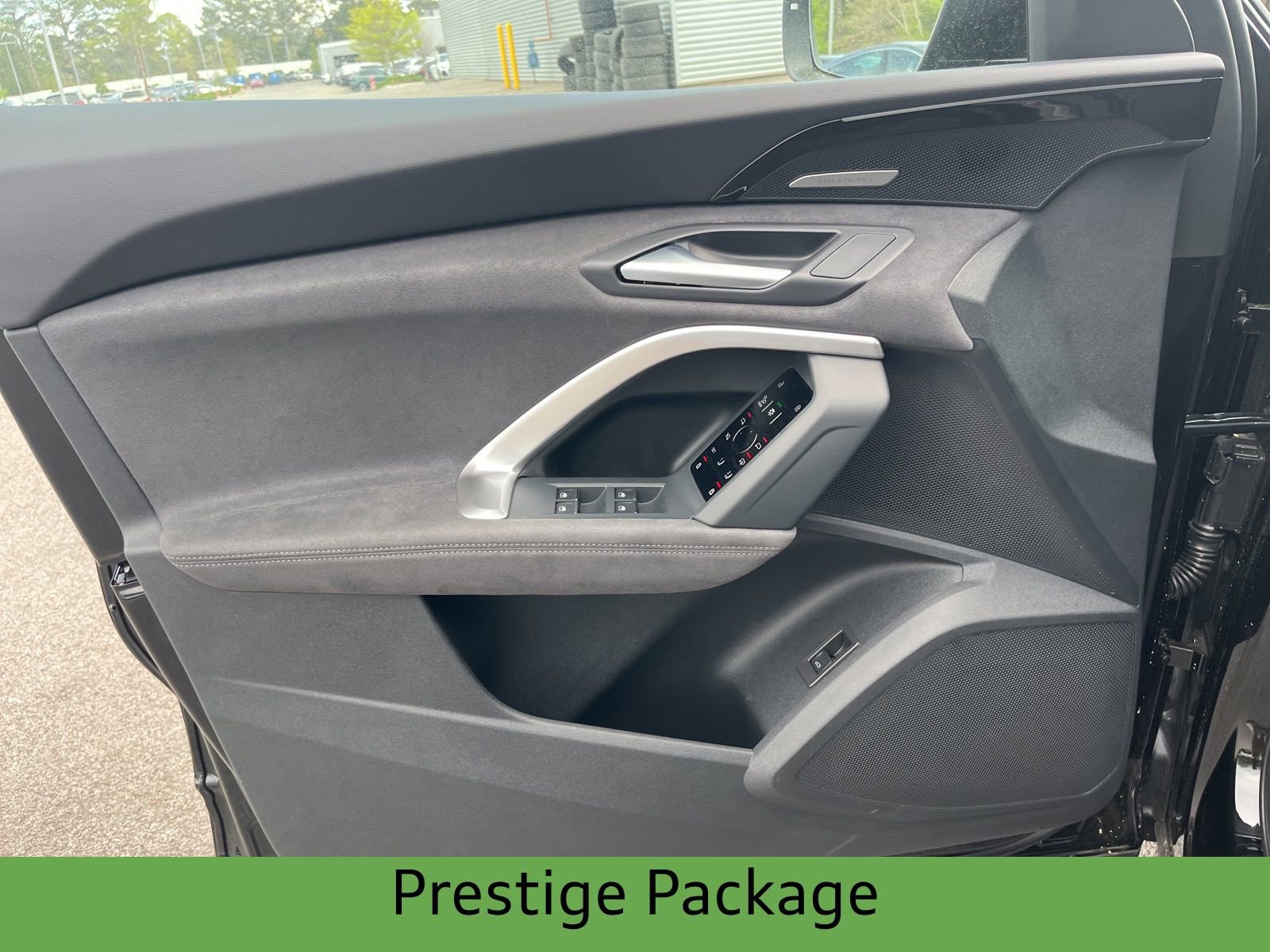 New 2025 Audi SQ5 Prestige image 7