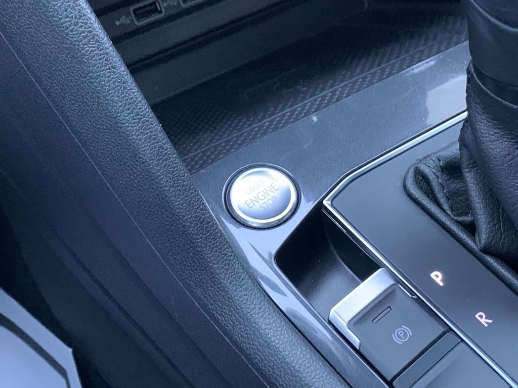 Used 2020 Volkswagen Tiguan SEL Premium R-Line image 15