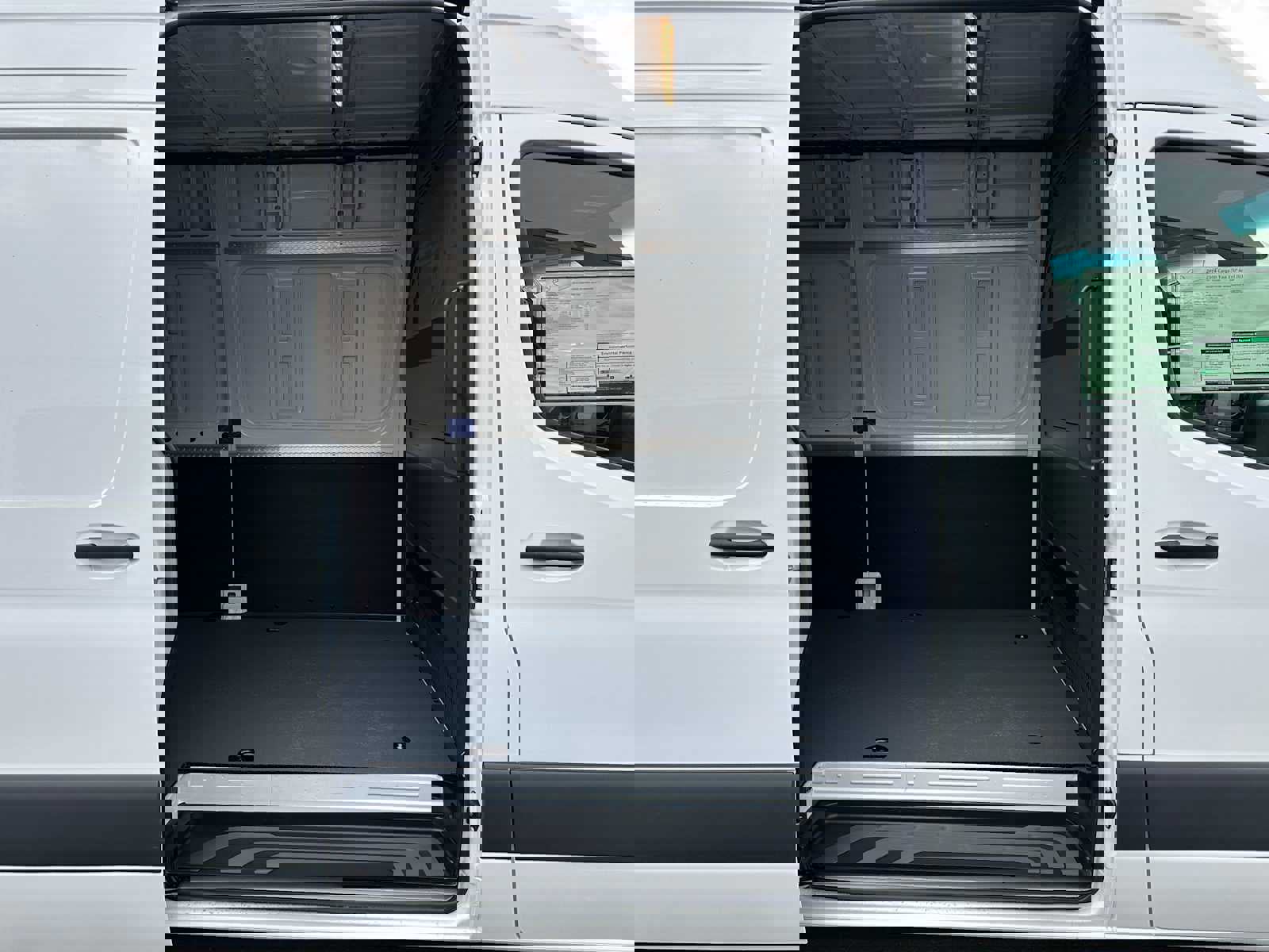 Used 2024 Mercedes-Benz Sprinter 2500 image 12