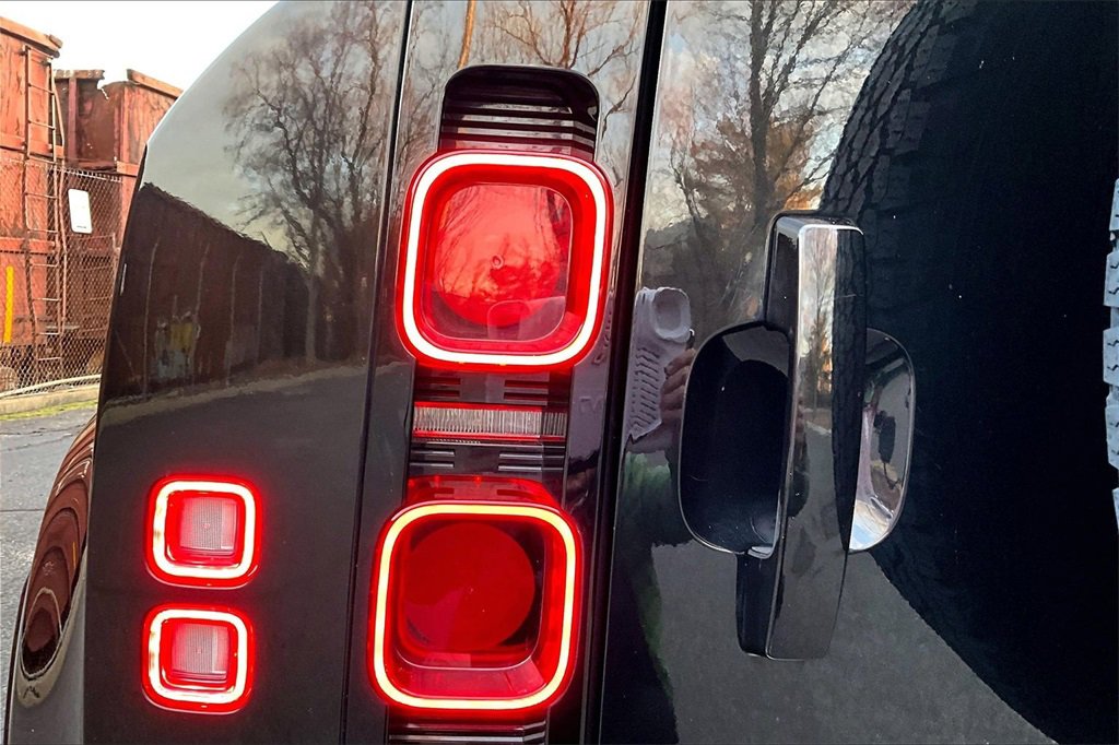 Used 2023 Land Rover Defender 110 X-Dynamic SE image 23