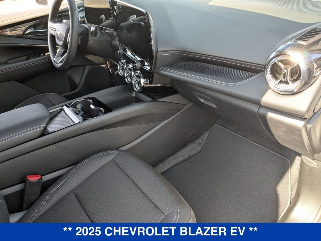 New 2025 Chevrolet Blazer EV LT image 31