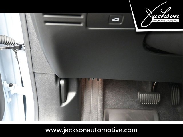 Used 2025 Volvo XC40 B5 Plus w/ Protection Package Premier image 16