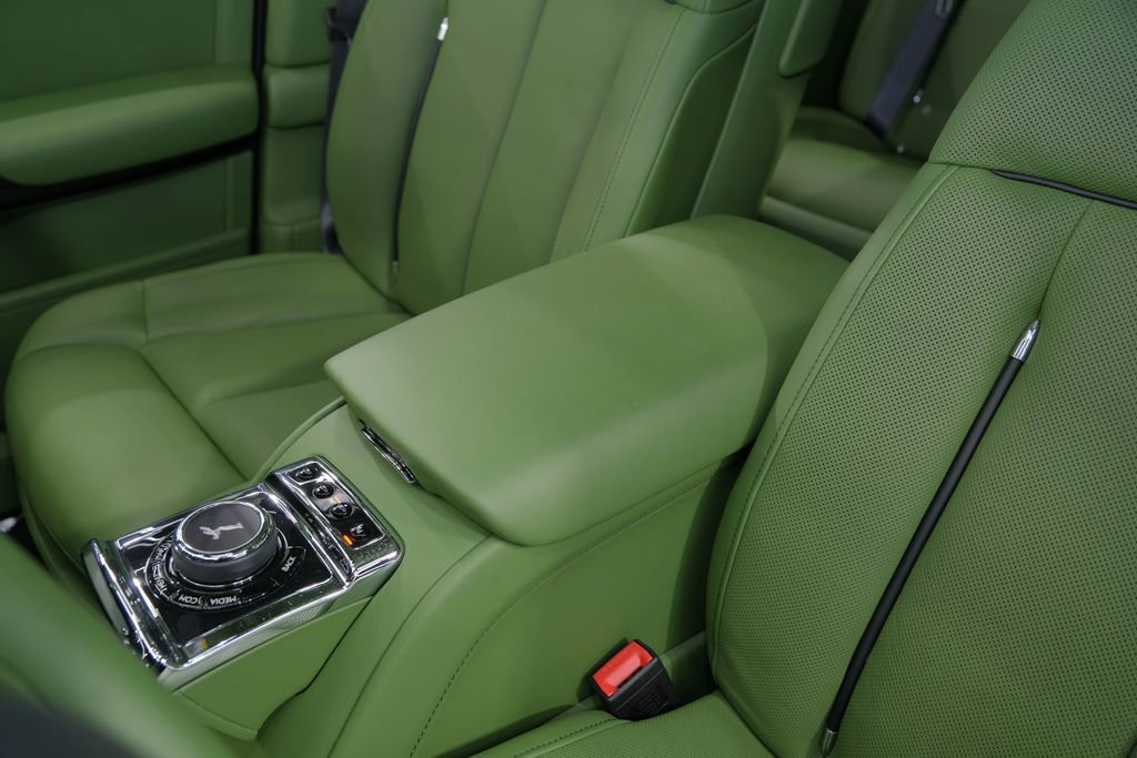 Used 2023 Rolls-Royce Phantom Sedan w/ The Phantom Package RWD image 38