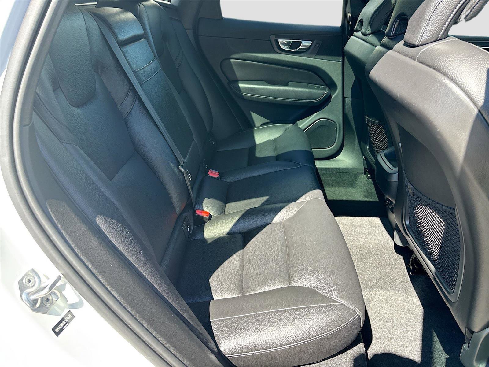 Used 2020 Volvo XC60 T6 Momentum AWD/4WD image 31