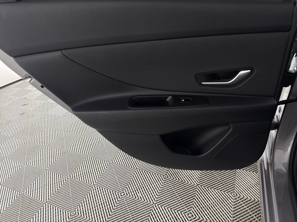 Certified 2025 Hyundai Elantra Limited FWD image 14
