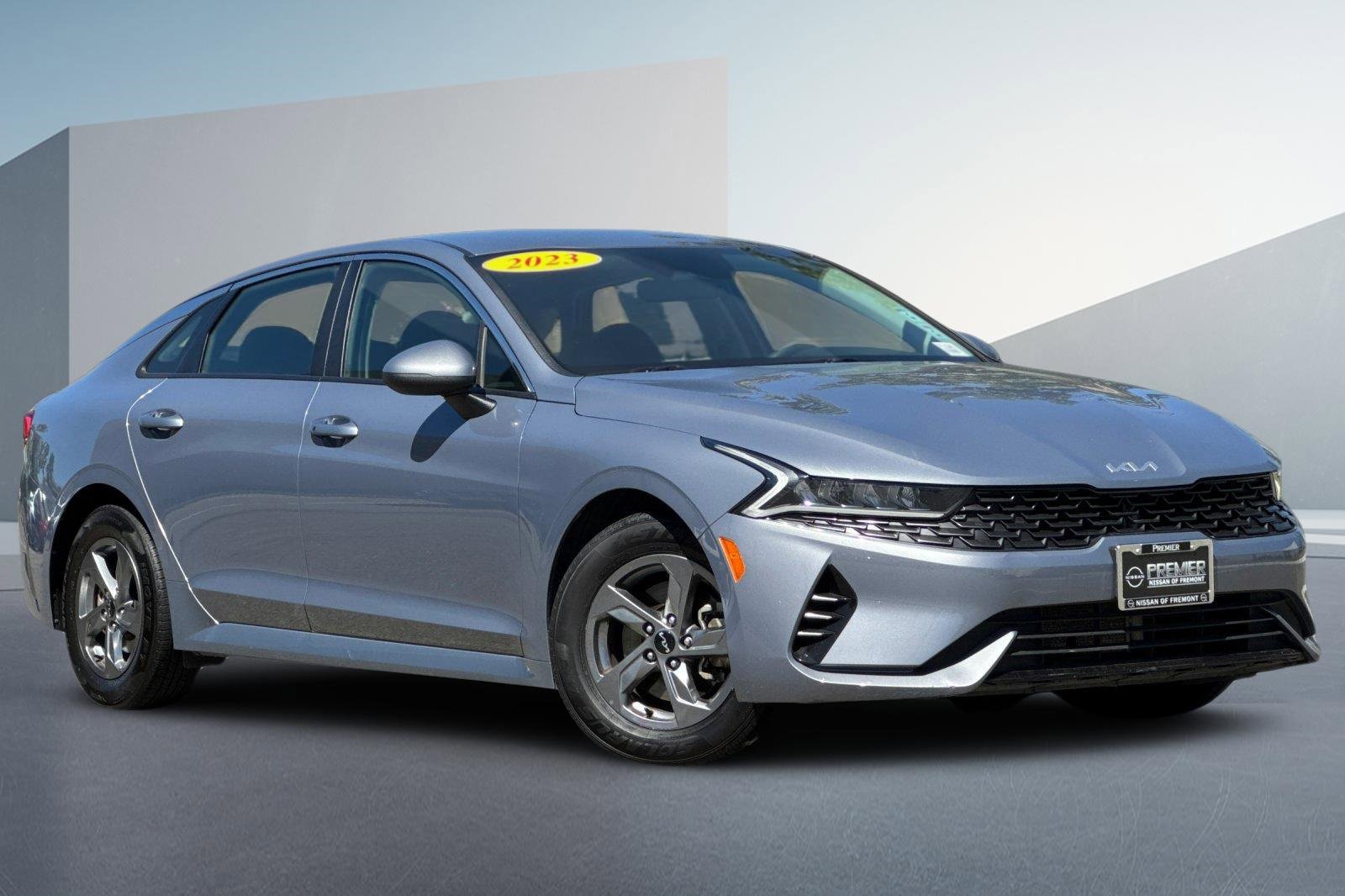 Used 2023 Kia K5 LXS image 2