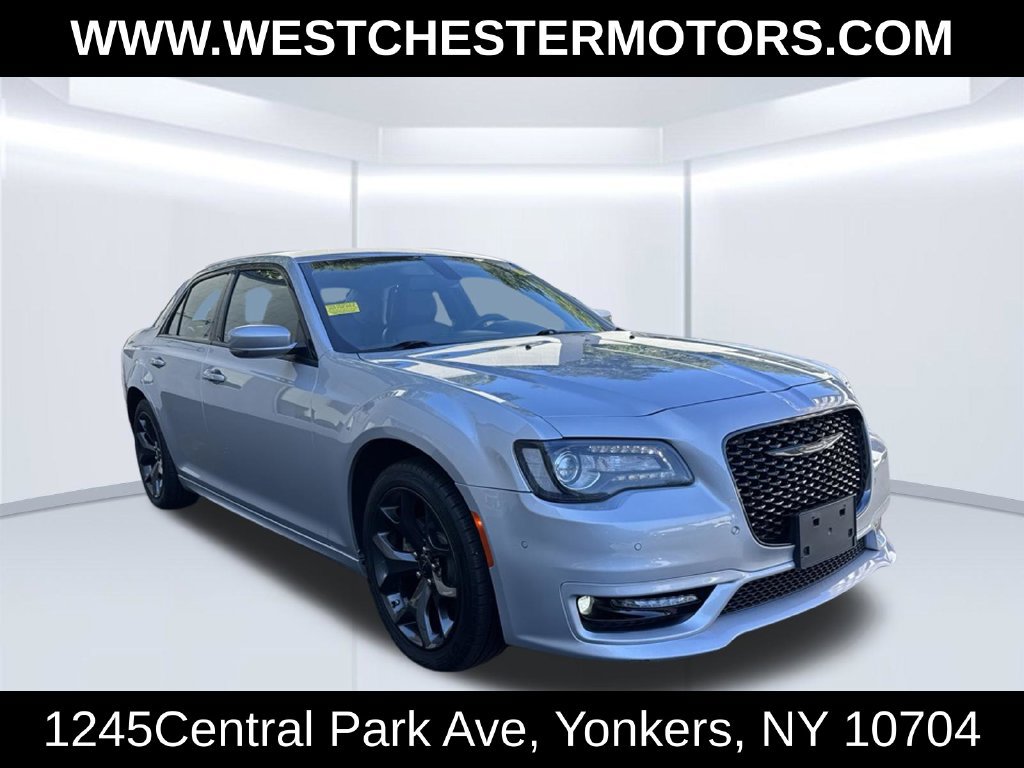 Used 2023 Chrysler 300 Touring L w/ Comfort Group RWD image 3